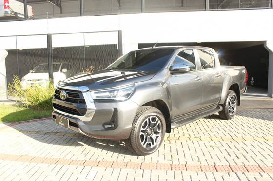TOYOTA HILUX 2.8 D-4D TURBO DIESEL CD SRX 4X4 AUTOMÁTICO